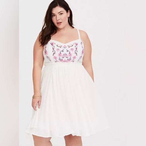 NWT Torrid Women’s Plus Size 2X White and Pink Embroidered Gauze Mini Dress - Picture 4 of 7
